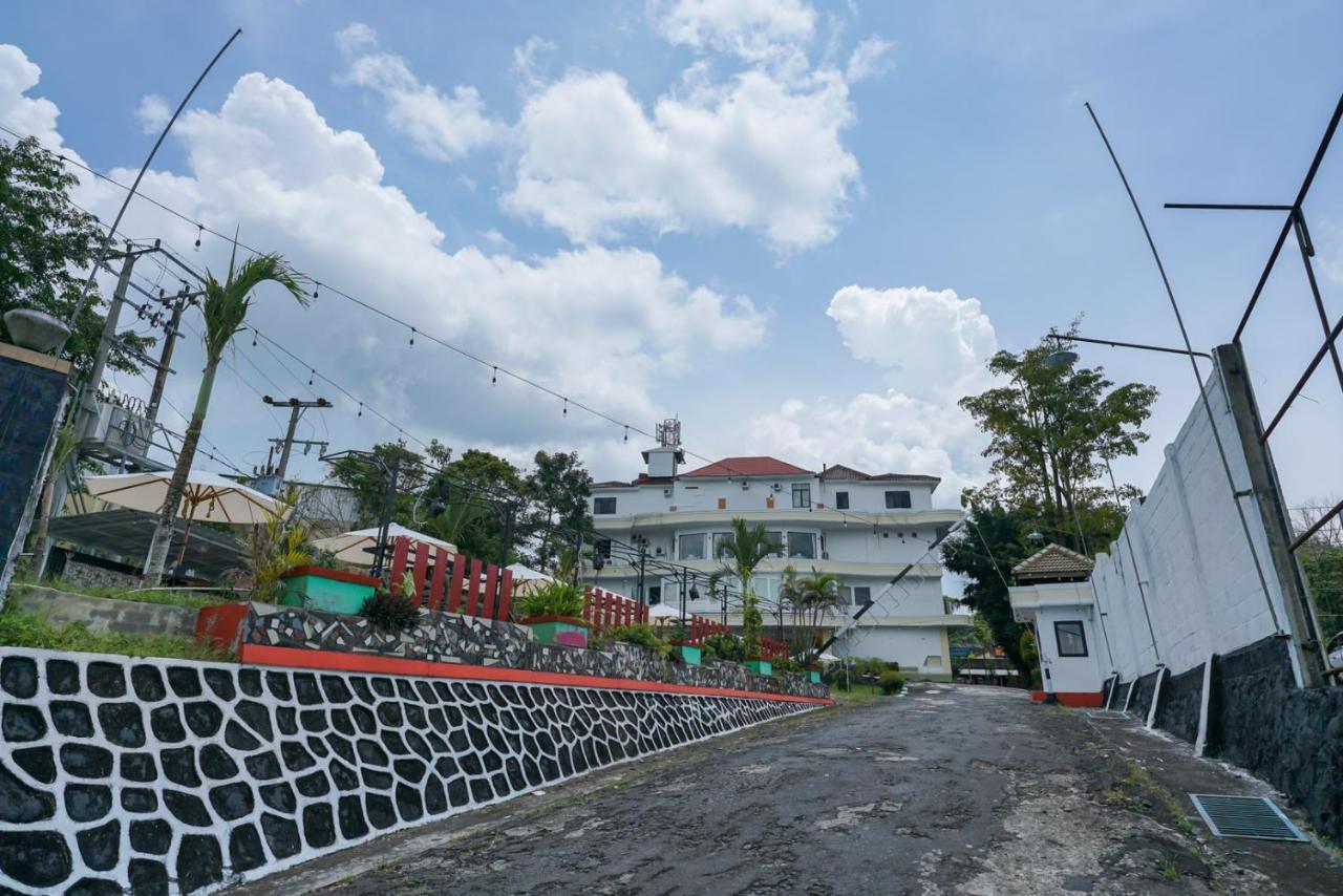 Urbanview By Millenium Hotel Pangkal Pinang Exterior foto